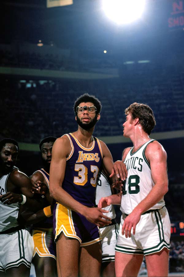 高效两双！科林斯10中7拿到17分12板1助2断2帽 正负值+26最高（科林斯神勇两双：10投7中砍下17分12篮板外加1助攻2抢断2盖帽，正负值+26全场最高）