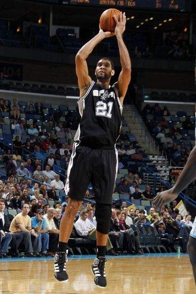 深圳新鹏城主帅陈涛观战曼城比赛，明日与城市集团同事会面（深圳新鹏城主帅陈涛现身曼城赛场，明日将与城市集团同事会晤）