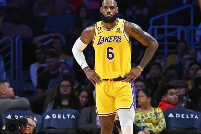 你以为水火不容的耐克和阿迪，有钱也得一起挣（看似死对头的耐克与阿迪，为了赚钱照样联手）