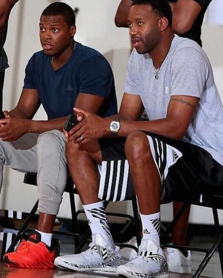 特里：帕尔默是世界上最好的10号位，他是防守球员的噩梦（特里称帕尔默为当今最佳10号，后卫的噩梦）