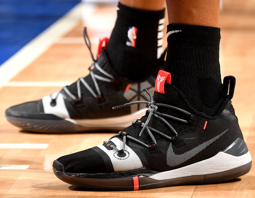 海廷加：奥斯梅恩和伊布、德罗巴一样强大，始终是一个威胁（海廷加：奥斯梅恩与伊布、德罗巴比肩，持续构成威胁）