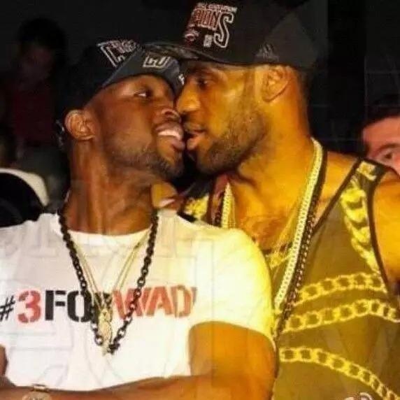 尴尬了！黄蜂关键时刻dnp鲍尔后打出26-8并赢下比赛（黄蜂关键时刻雪藏鲍尔，轰出26-8高潮并赢下比赛）