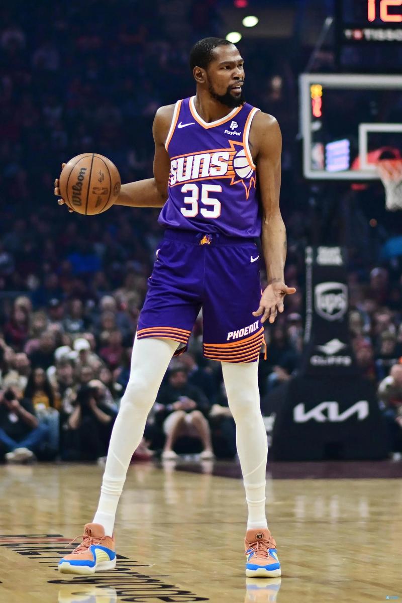 记者：老佛爷实际上更偏好外国教练，阿隆索很难坚持到1月份（记者称：弗洛伦蒂诺更青睐外籍主帅，阿隆索恐难撑到一月）